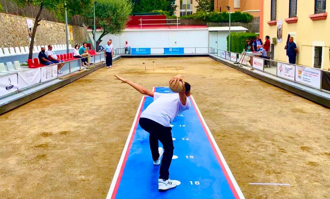 Adrián Esquivias fue el encargado de abrir el Trofeo Ciudad de Barcelona. Elsa suárez