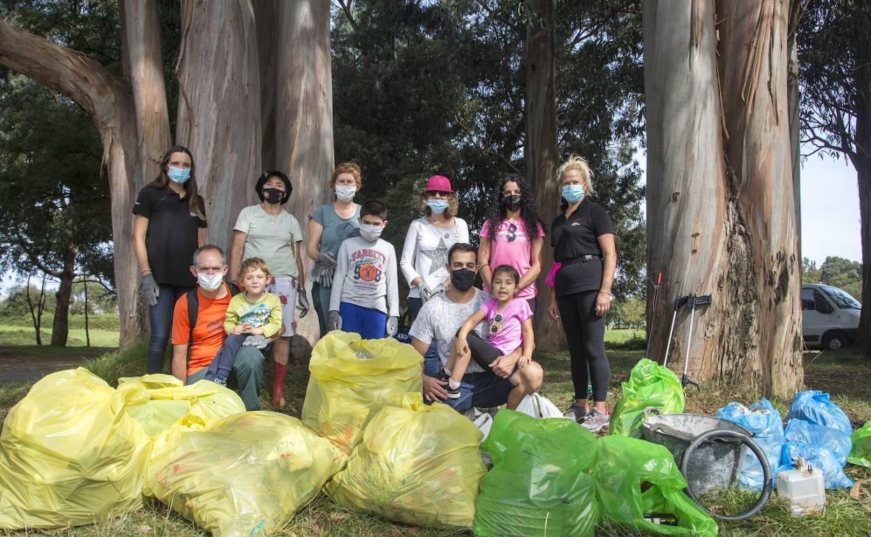 La jornada de voluntariado ambiental celebrada en Punta Parayas logró recoger más de 50 kilos de basura