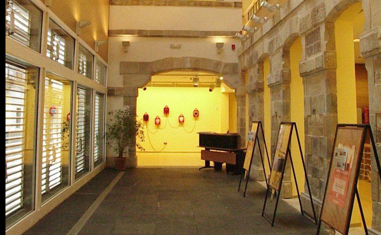 La Sala Mauro Muriedas de Torrelavega abre la nueva temporada con la muestra de escultura 'Reciclarte', de René Tero