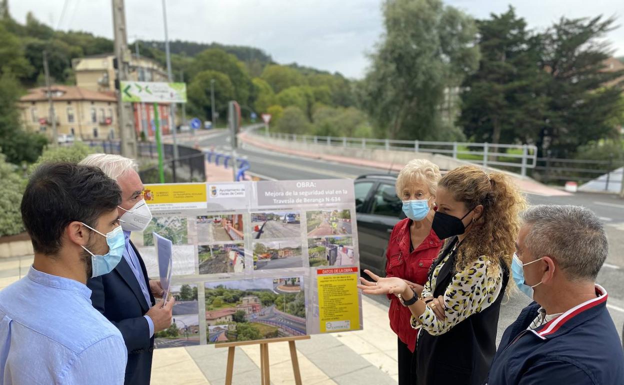 La delegada de Gobierno en Cantabria, Ainoa Quiñones durante la visita.