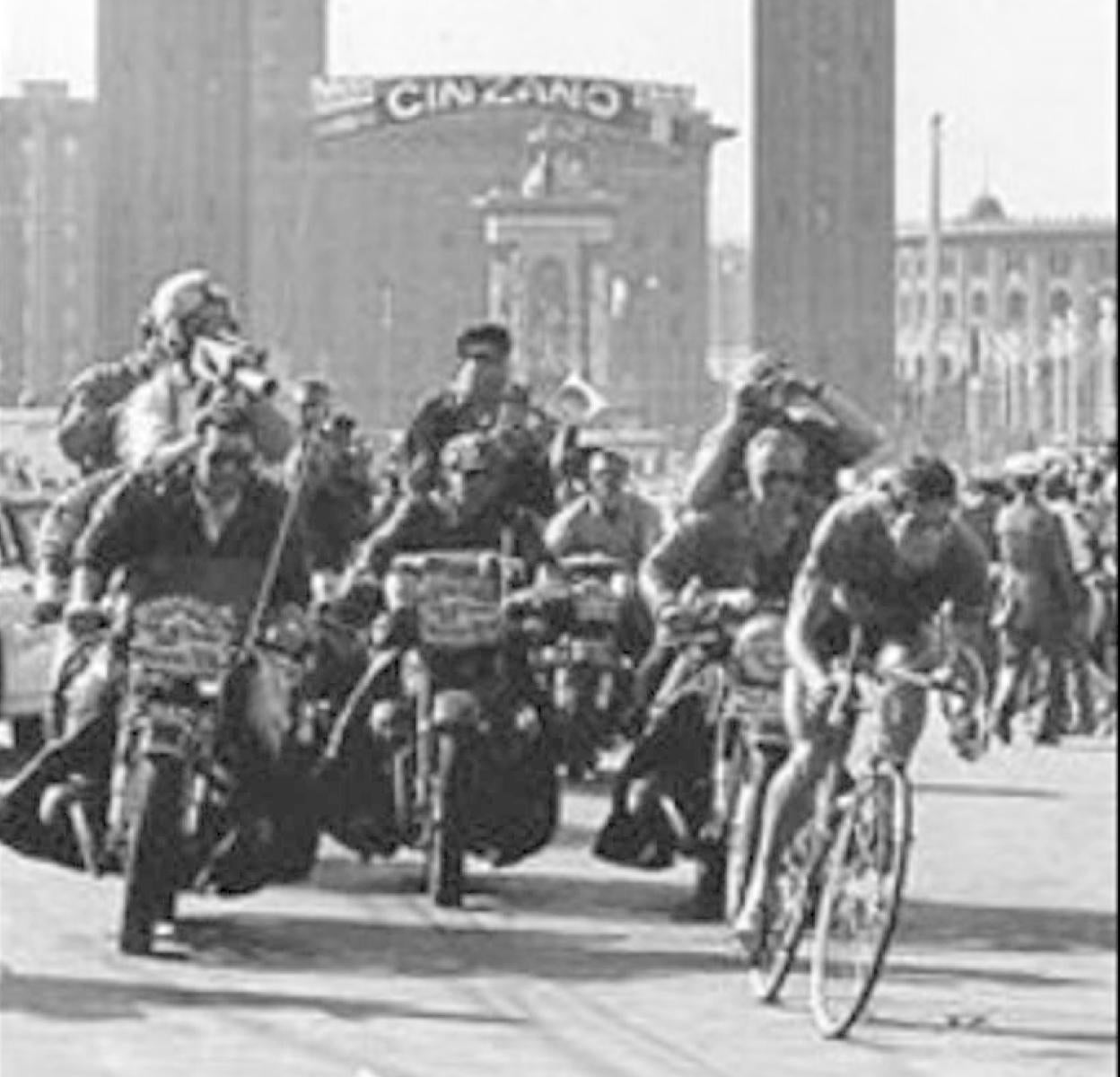 José Pérez Francés entra en solitario en Montjuic.