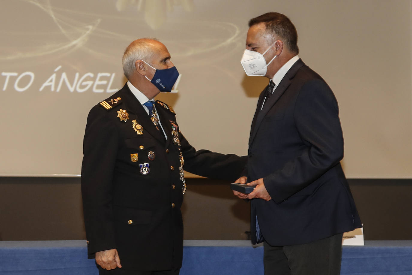Fotos: La Policía Nacional entrega 29 Cruces al Mérito Policial a agentes y representantes de la sociedad civil