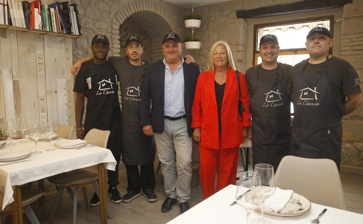 Dirección y equipo de La Casuca. Traore, Nacho, May González, Nacho Cobo, Toni y Andrés. 