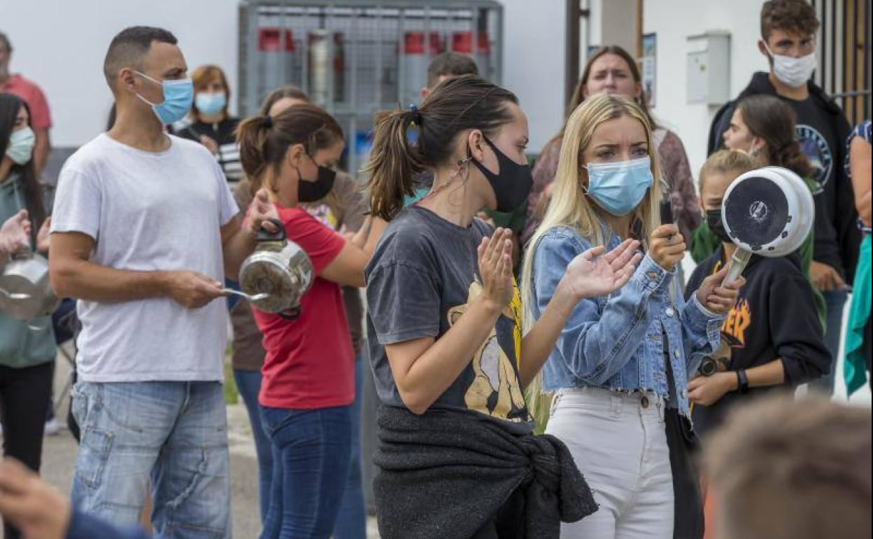 Usuarios del camping de Latas, afectados por esta decisión del gerente, protagonizaron una ruidosa manifestación este sábado