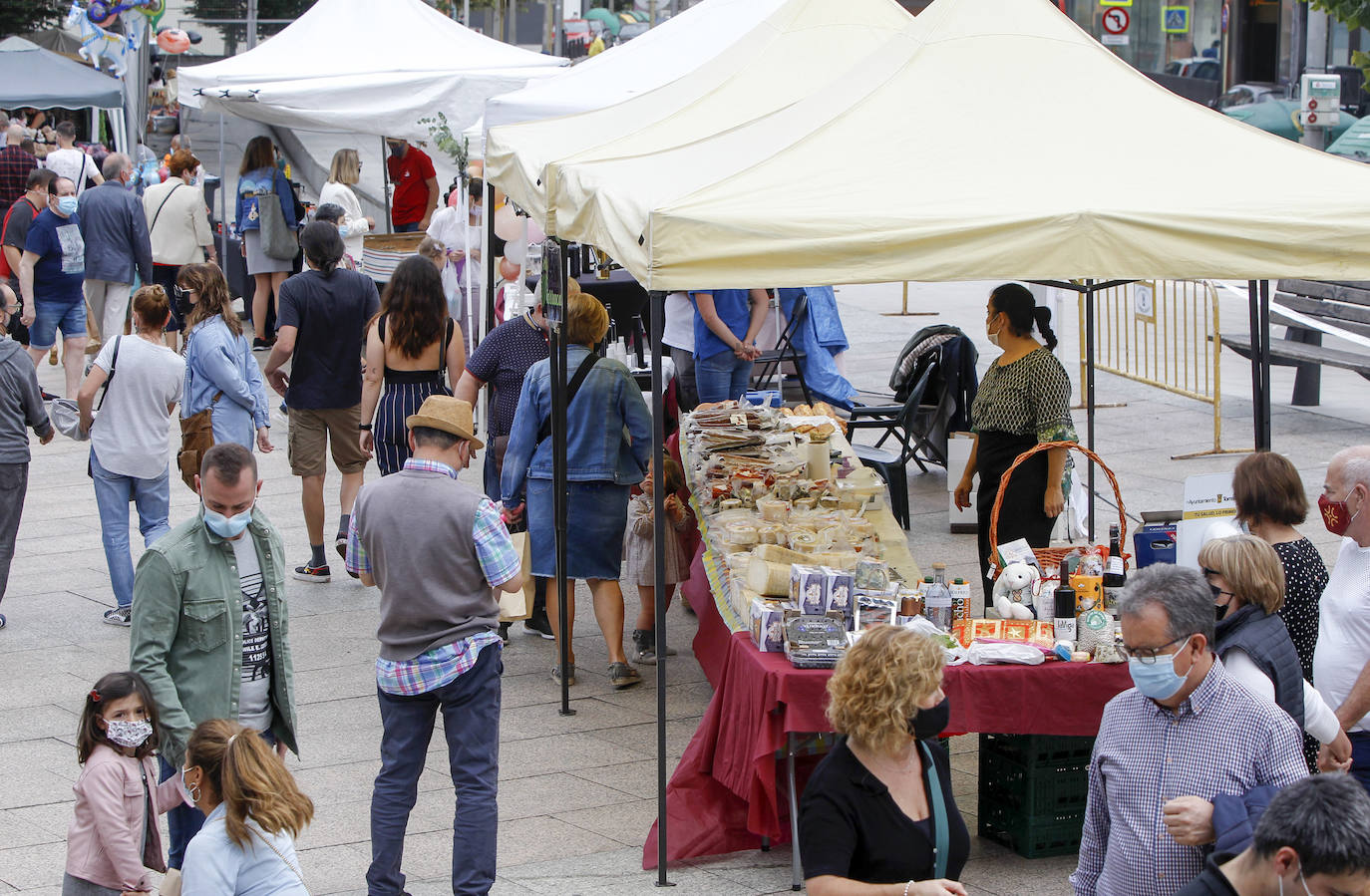 Fotos: Mercado agroalimentario y artesanal en Torrelavega