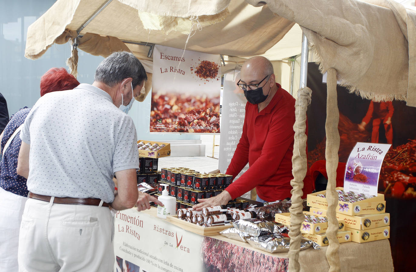 Fotos: Mercado agroalimentario y artesanal en Torrelavega