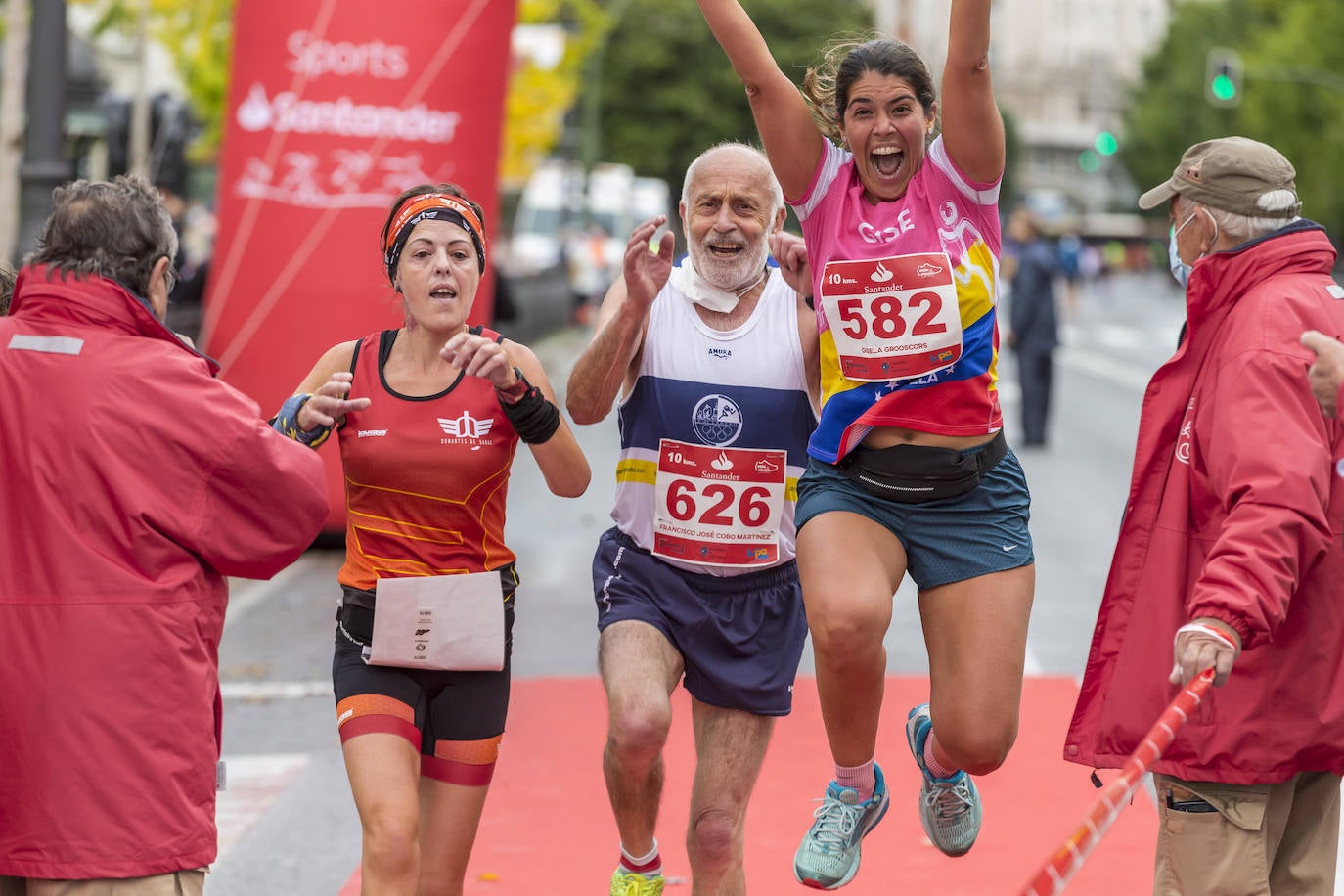 Fotos: Cientos de corredores acuden a la Media Maratón de Santander