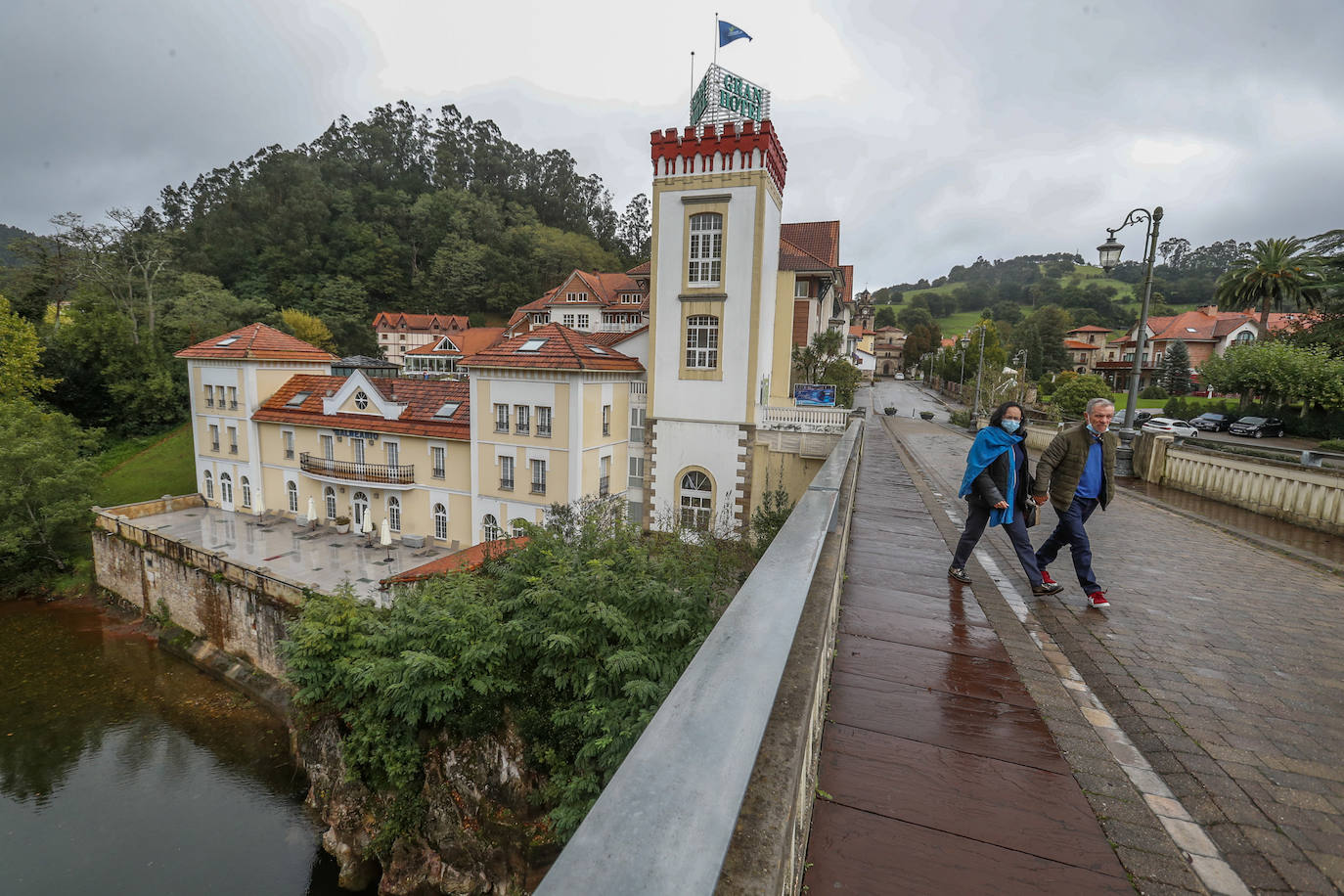 Aguas termales de Puente Viesgo, que son otros de los atractivos de la ruta.