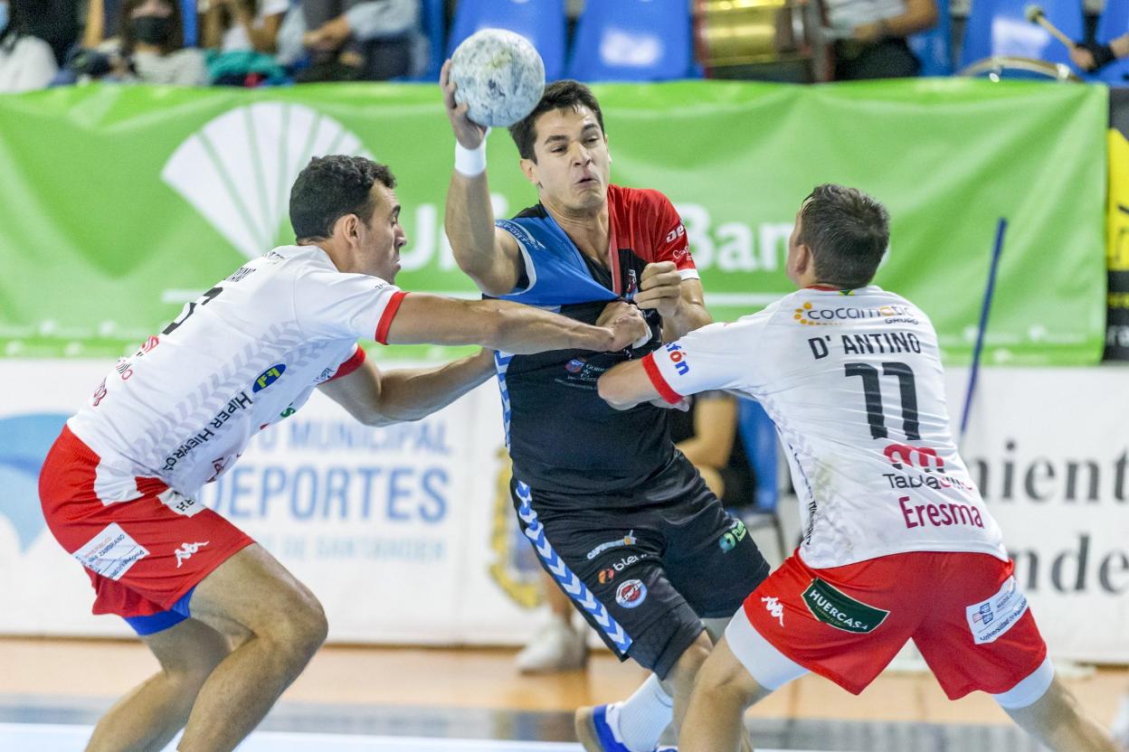 Óscar García, en el partido ante el Nava en La Albericia.