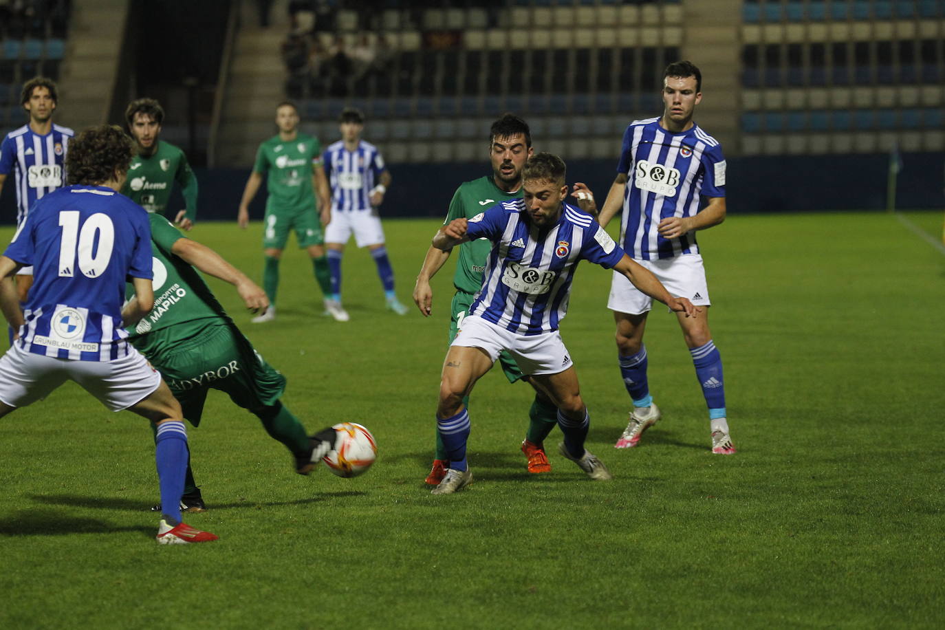 Fotos: Imágenes del choque de Copa Federación entre la Gimnástica y el Alfaro