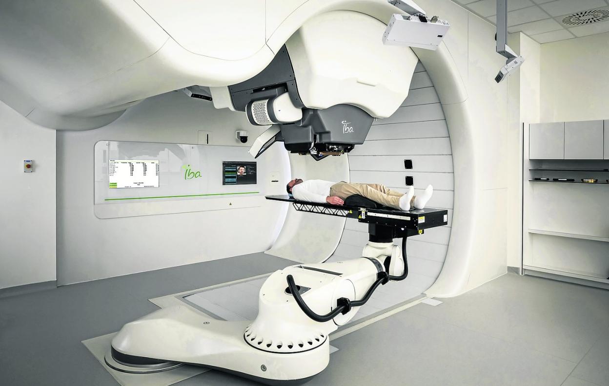 p Equipamiento Un equipo de protonterapia similar al que se instalará en el Hospital Valdecilla el próximo año, en las instalaciones anexas al servicio de Oncología Radioterápica. 