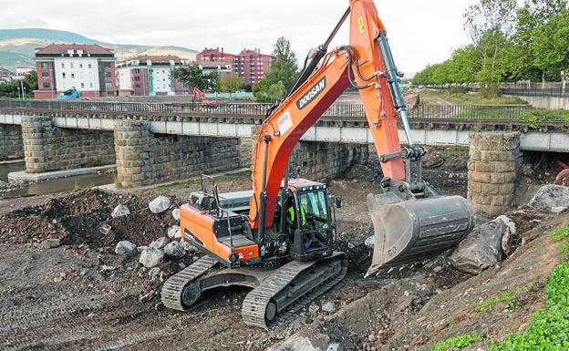 El proyecto contempla la construcción de taludes y escolleras.