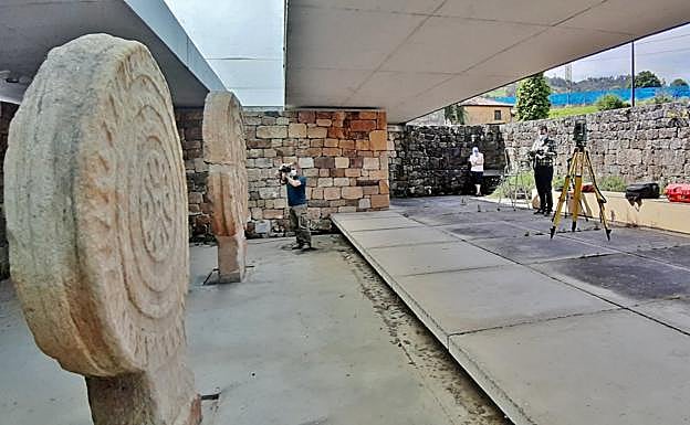 Los arqueólogos rubrican la antigüedad de las estelas y su carácter funerario