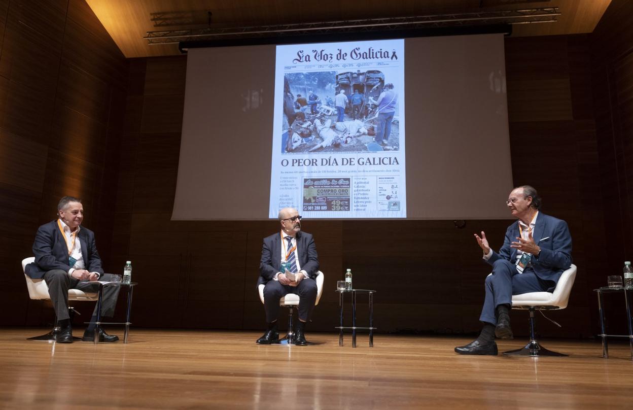 Los directores Íñigo Noriega (El Diario Montañés), José Miguel Santamaría (El Correo) y Xosé Luís Vilela (La Voz de Galicia).