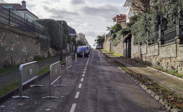 Calle María Luisa Pelayo, entre la Avenida de Pérez Galdós y Duque de Santo Mauro.