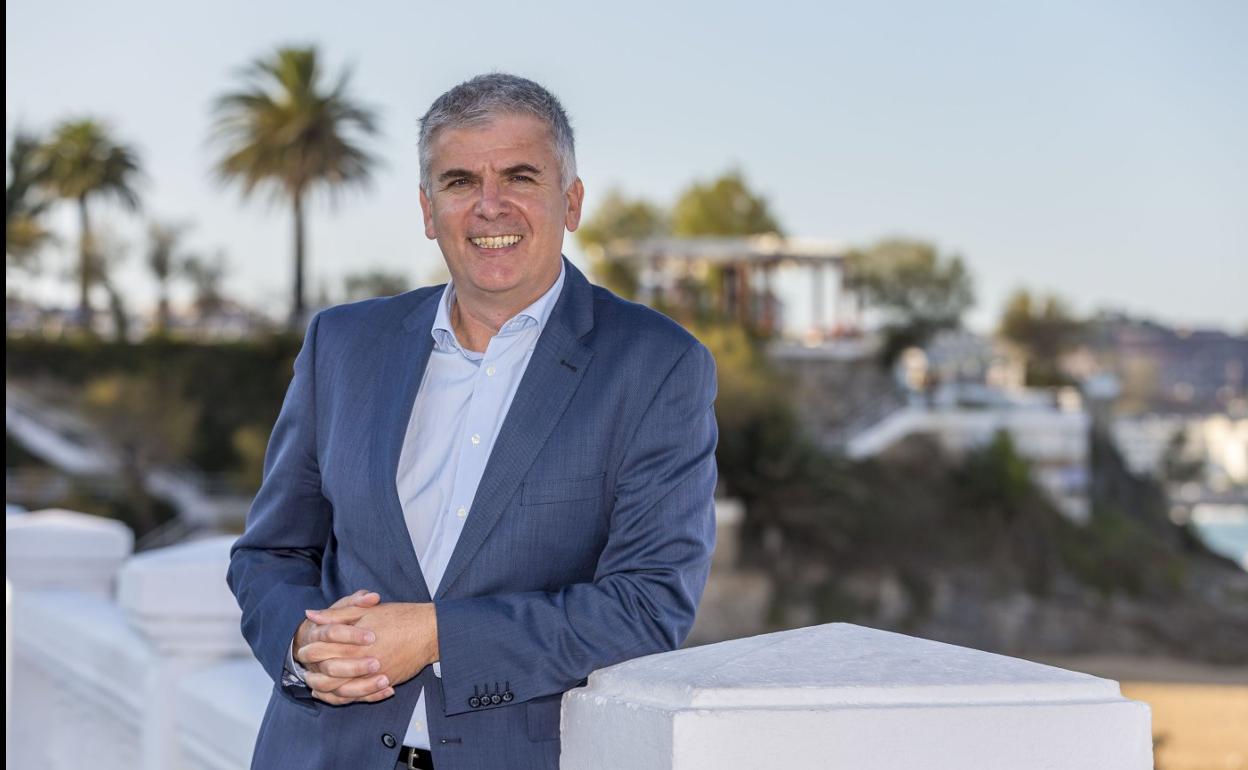 El catedrático Santiago Lago, uno de los integrantes del comité de expertos del Ministerio, ayer en El Sardinero. 