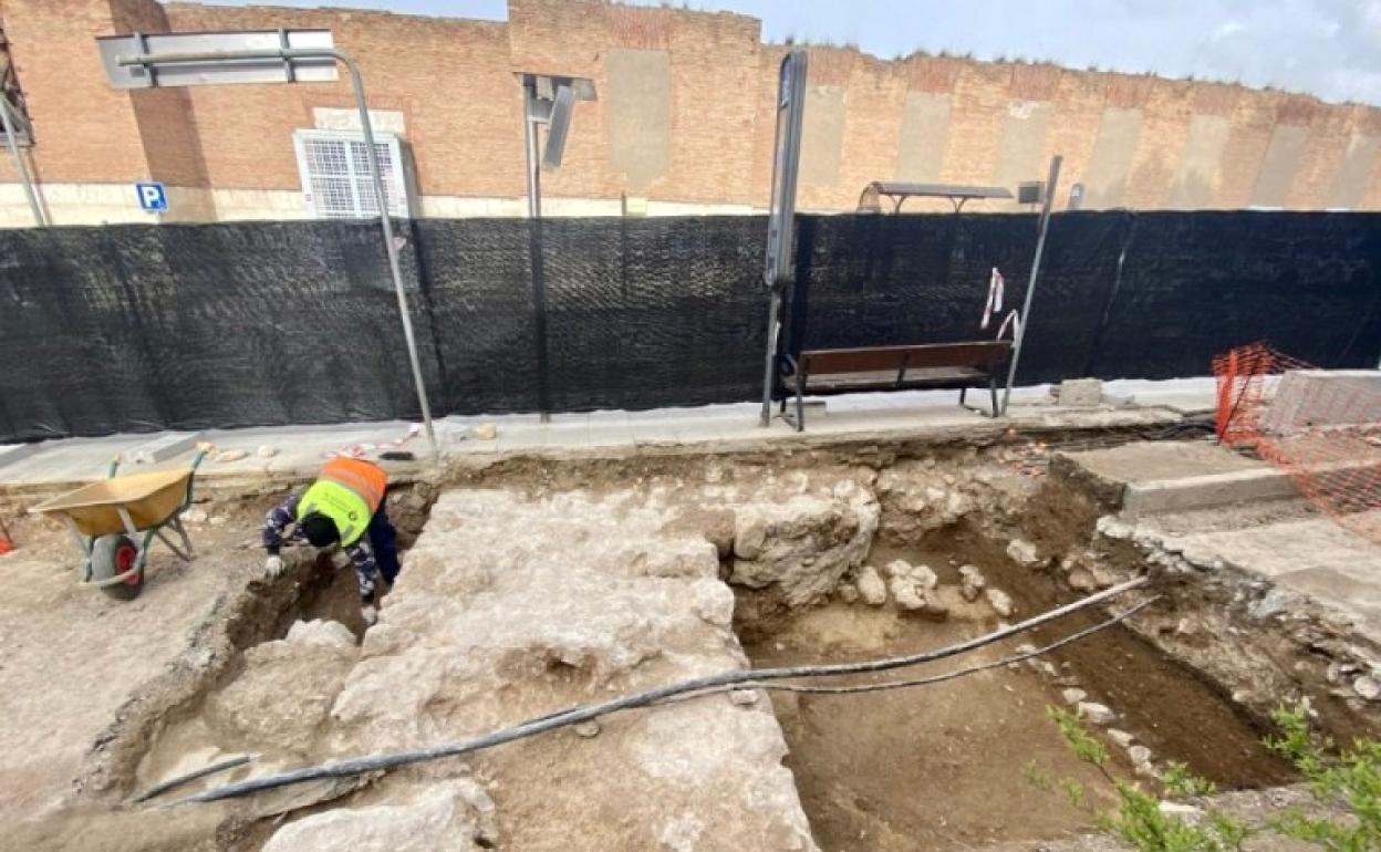 Encuentran tumbas medievales y restos de la muralla árabe de Guadalajara