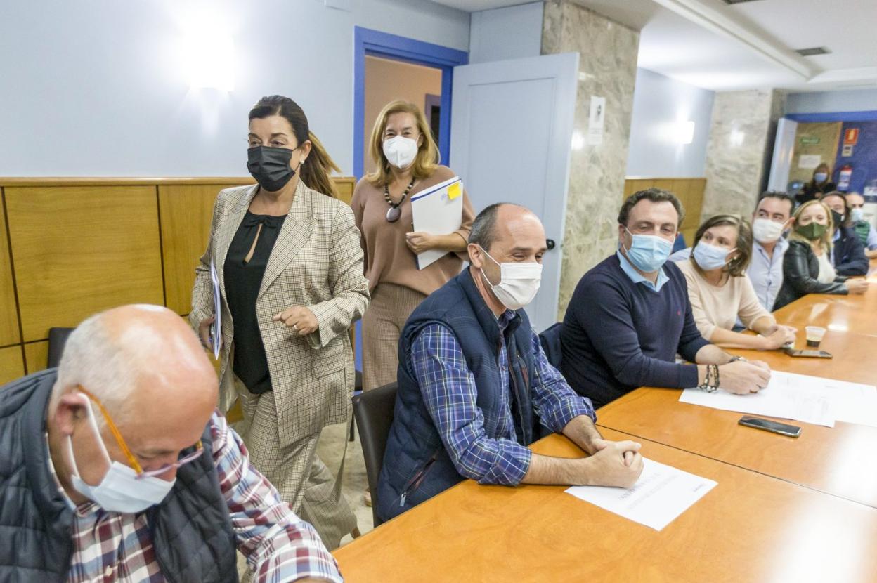 María José Sáenz de Buruaga, ayer, accediendo al Comité Ejecutivo Autonómico del Partido Popular. ruiz