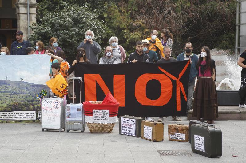 Fotos: Concentración y manifestación contra los eólicos