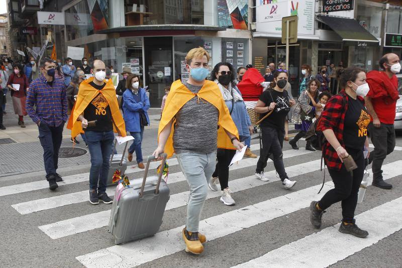 Fotos: Concentración y manifestación contra los eólicos