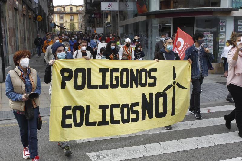 Fotos: Concentración y manifestación contra los eólicos