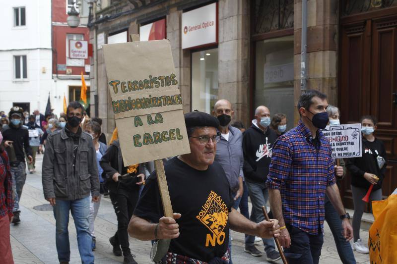 Fotos: Concentración y manifestación contra los eólicos