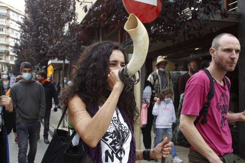 Fotos: Concentración y manifestación contra los eólicos