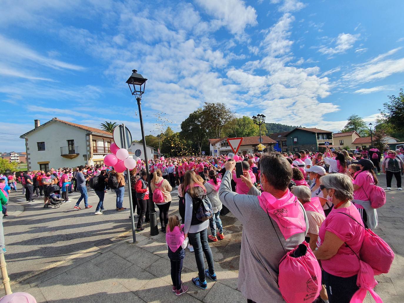 Fotos: Imágenes de la marcha contra el cáncer de mama en Puente San Miguel