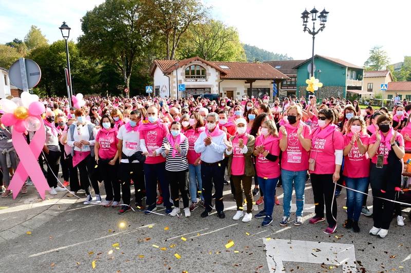 Fotos: Imágenes de la marcha contra el cáncer de mama en Puente San Miguel