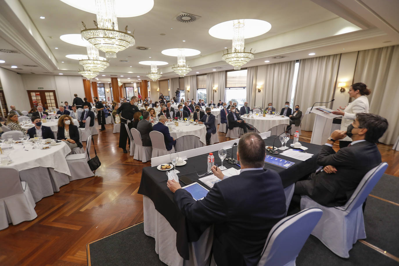 Fotos: García Andrés en el Foro Económico de El Diario Montañés