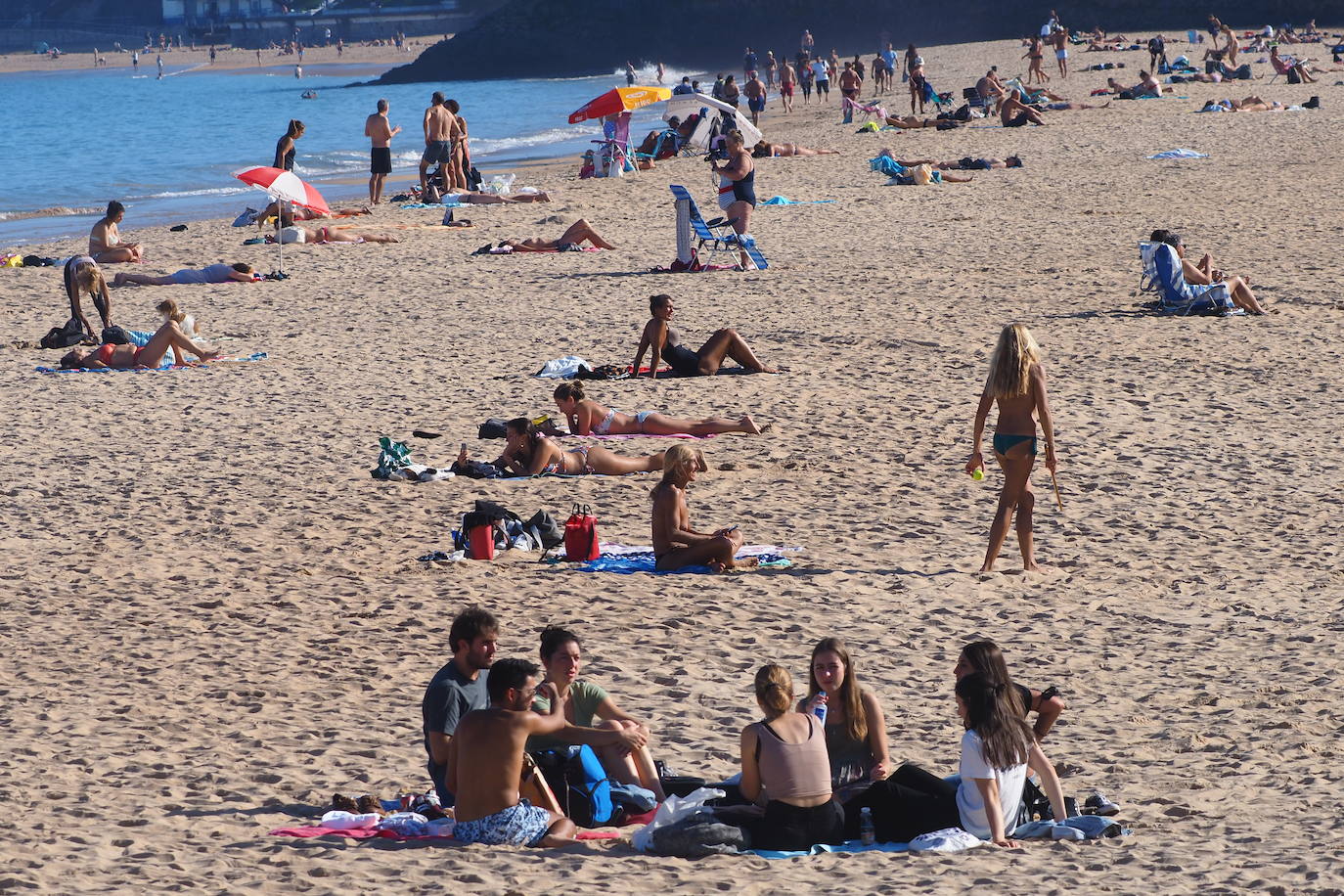 El tiempo que ha tenido Cantabria este lunes y martes ha sido un espejismo, una última ventana veraniega en el preludio del otoño, que irrumpirá de súbito el jueves, con descenso acusado de las temperaturas y precipitaciones intensas.