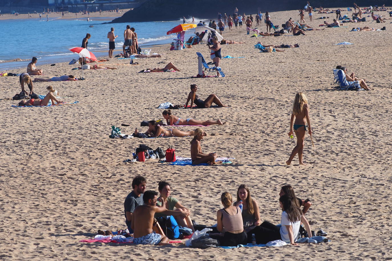 El tiempo que ha tenido Cantabria este lunes y martes ha sido un espejismo, una última ventana veraniega en el preludio del otoño, que irrumpirá de súbito el jueves, con descenso acusado de las temperaturas y precipitaciones intensas.