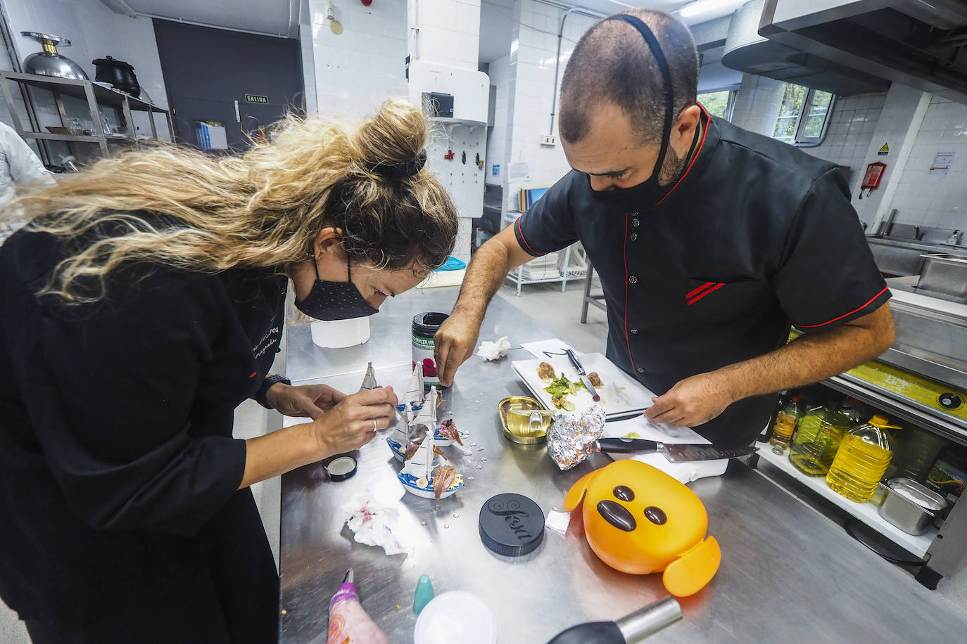 El jurado ha estado compuesto por Ricardo Ezcurdia, Ana Arroyo y Gabriel Argumosa, de la Academia Cántabra de Gastronomía; y Elvira Abascal, jefa de sala de El Nuevo Molino.