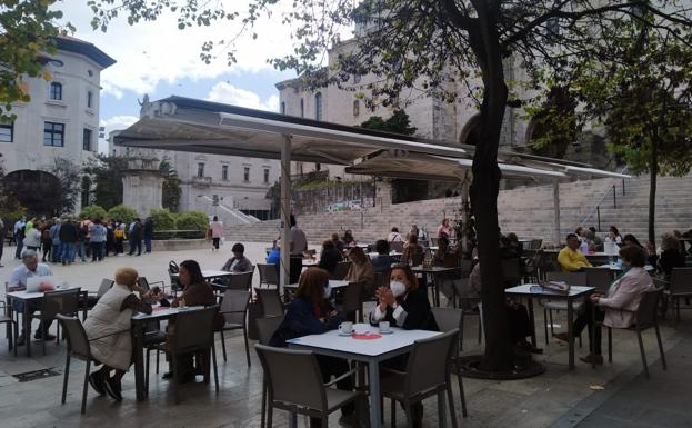 Terraza del café La catedral, en plaza Atarazanas.