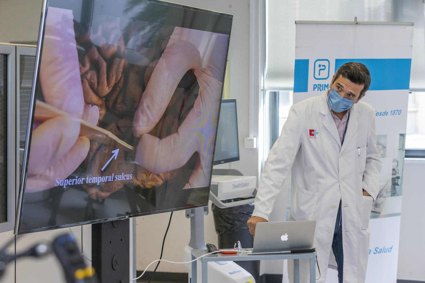 Fotos: Un curso de neurocirujía, único en el mundo, en la Facultad de medicina de Cantabria