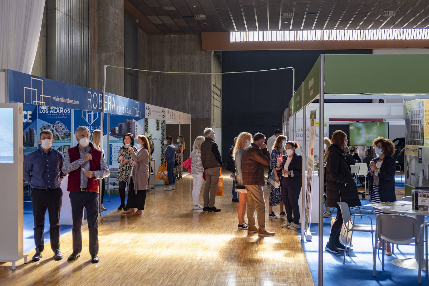 Los profesionales destacan la «positiva afluencia de público» en esta quinta edición del Salón Inmobiliario y que «el cliente no ha venido a perder el tiempo»