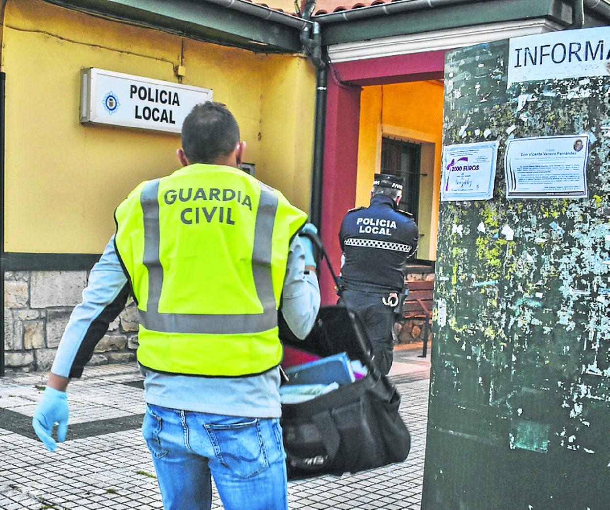 La Policía Judicial de la Guardia Civil continúa con las pesquisas. 