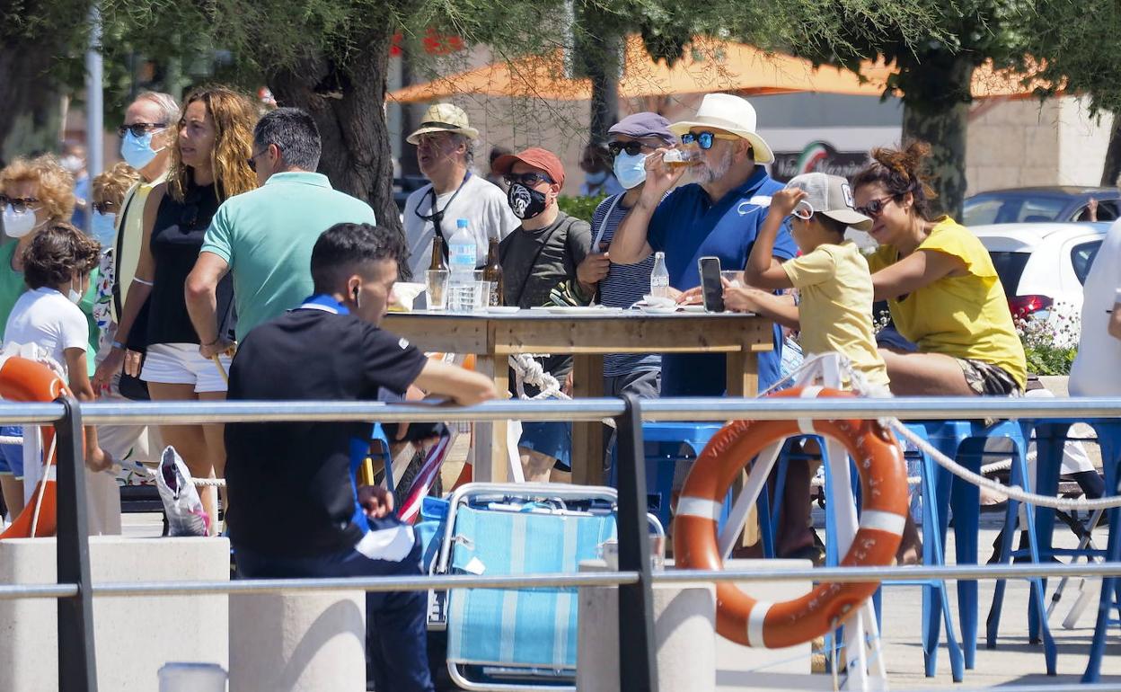 Terraza de Santander en los días en que se relajaron las restricciones.