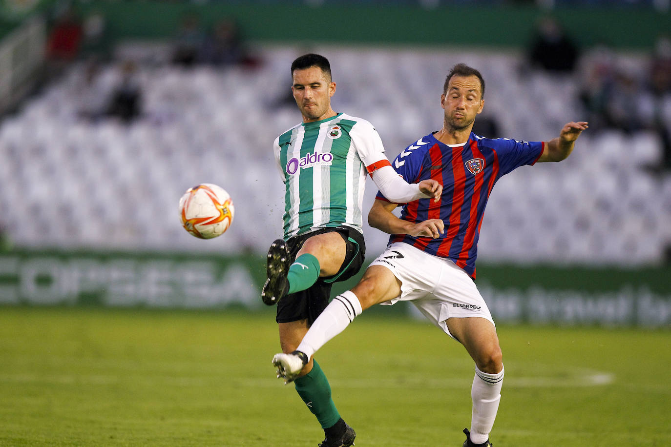 Fotos: Las imágenes del partido Racing-Leioa