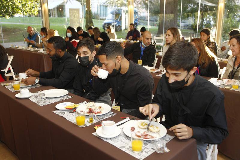 Desayuno saludable, ofrecido en la carpa del jardín y patrocinado por Granja Cudaña y Cuétara