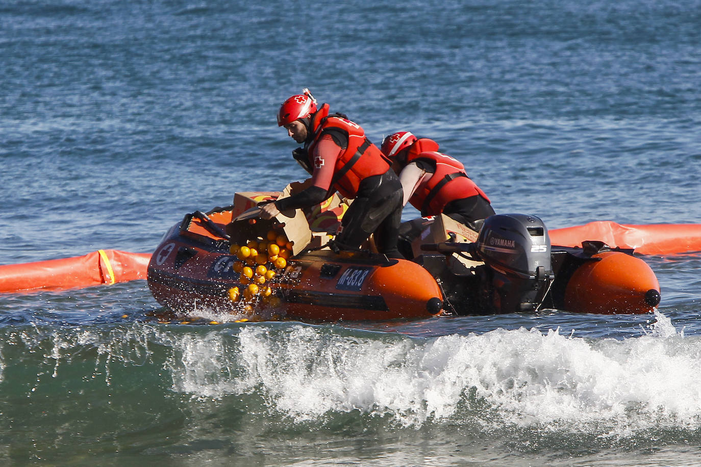 Fotos: Simulacro de actuación ante una posible contaminación marina accidental en la playa de La Concha