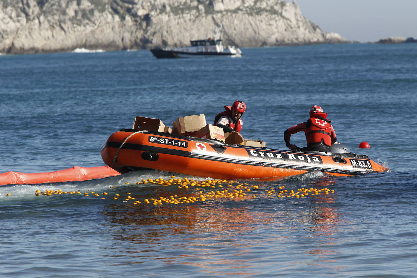 Fotos: Simulacro de actuación ante una posible contaminación marina accidental en la playa de La Concha