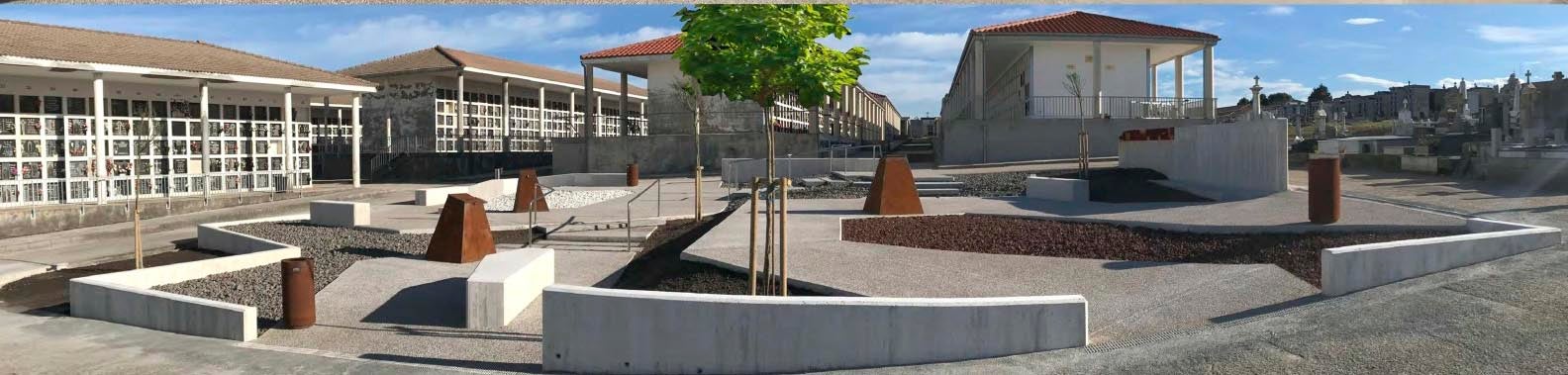JARDÍN DE CENIZAS DEL CEMENTERIO DE CIRIEGO. ARQUITECTOS: MARIO LOSTAL PIÑERO, EMILIO PARDO ALONSO Y ESTEBAN PARICIO ARGÜESO.