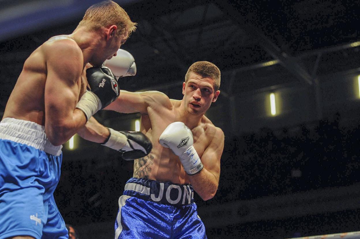 Jon Míguez, en pleno combate. 