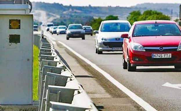 780 radares fijos y 545 móviles vigilarán las carreteras durante el puente de Todos los Santos