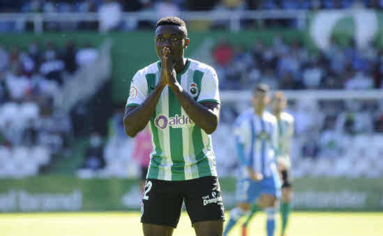 Soko durante el partido entre el Racing de Santander y Real Club Deportivo de La Coruña