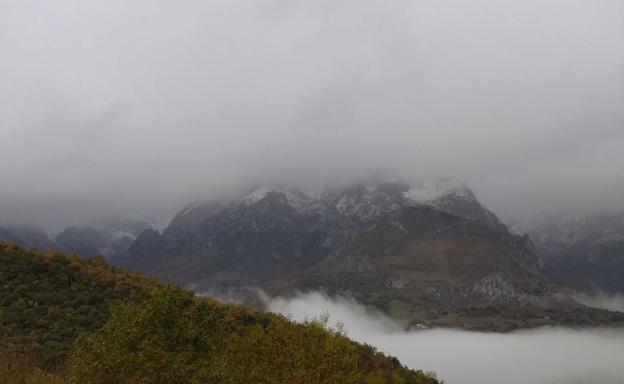 Vista tomada desde Bedia (Camaleño), del Macizo Central de Picos de Europa.