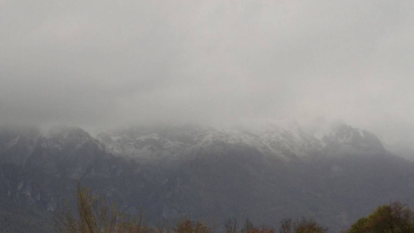 Vista del Macizo Oriental de Picos de Europa tomada desde Bedia (Camaleño).