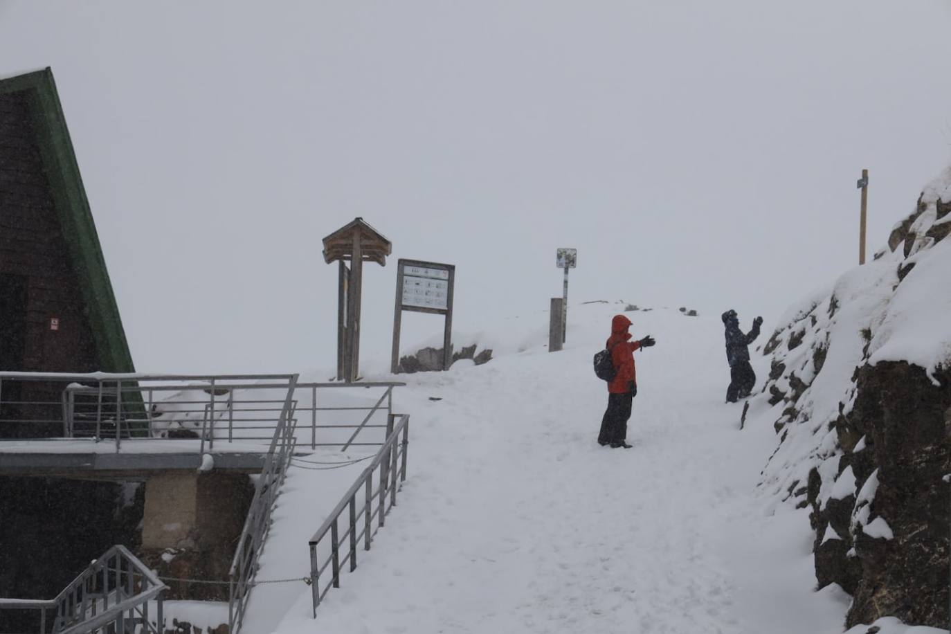 Jugando con la nieve en Fuente Dé.