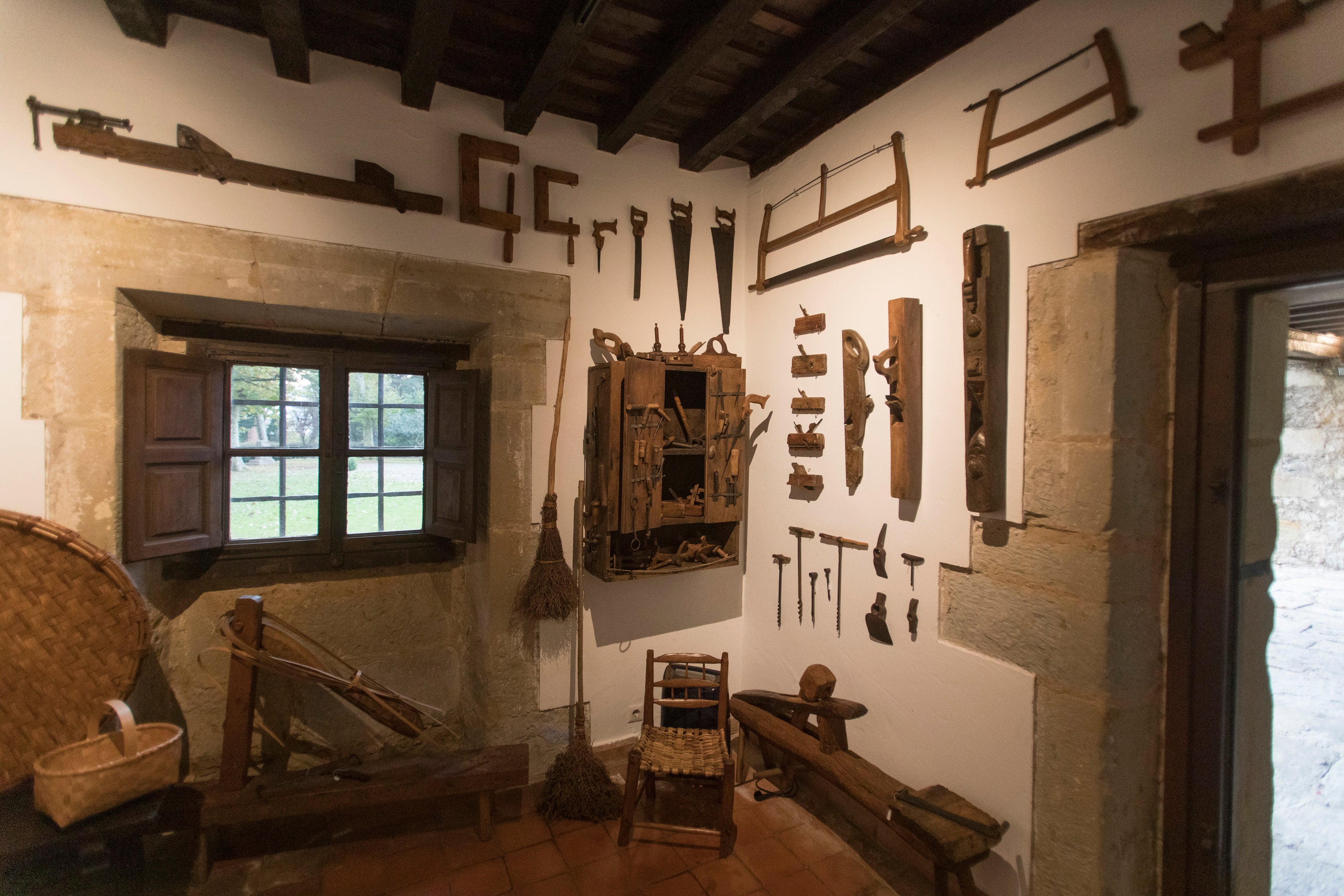 El Museo muestra cientos de aperos de labranza y también herramientas de trabajo de la época.